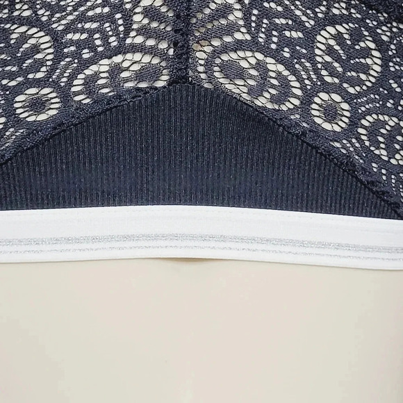 MEDIUM Xhilaration Sporty Rib Lace Racer Wire Free Bralette Black‎ NWT - Picture 4 of 6